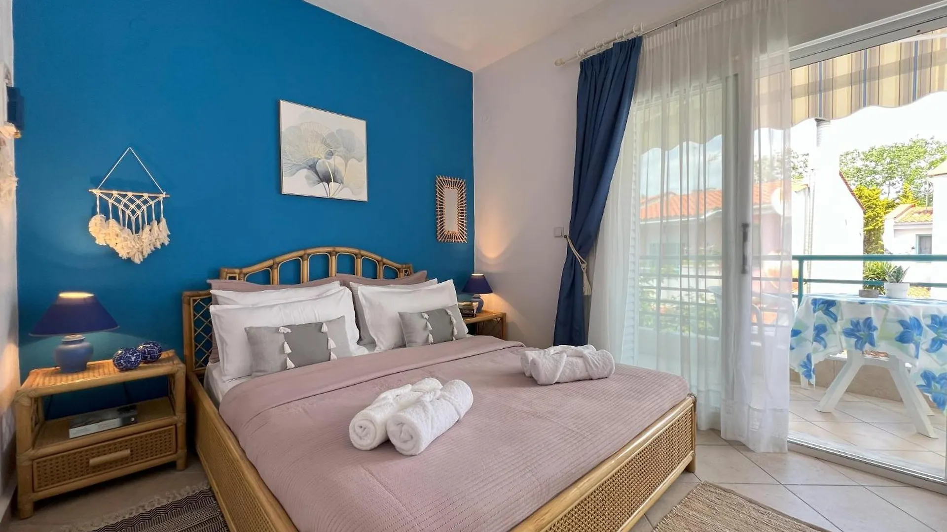 Toroni Blue Pearl #Hosted By Doormat Lejlighed